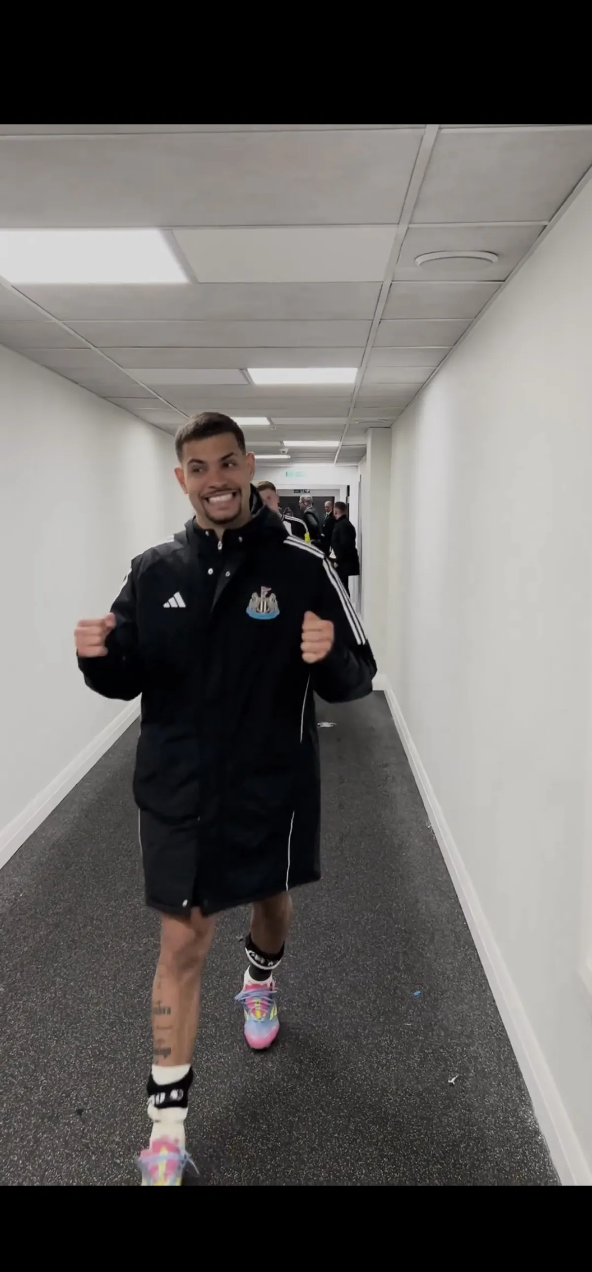 开云注册-纽卡斯尔训练开放日；关键时刻刷新队史纪录引欢呼；欧冠在即；资深球员宣示担当的简单介绍