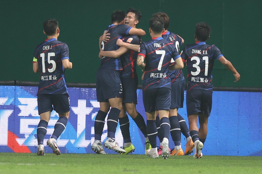 开云-欧超杯倒计时；广州队转会期官宣签约；细节引发关注；气氛紧张；高层口径保持一致的简单介绍